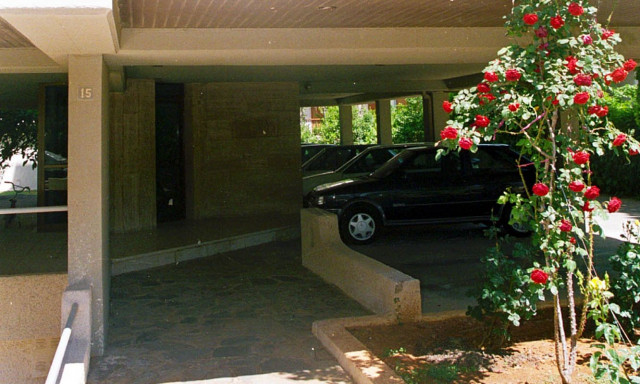 Θέσεις στάθμευσης: Τι ισχύει για το πάρκινγκ στις πιλοτές των πολυκατοικιών