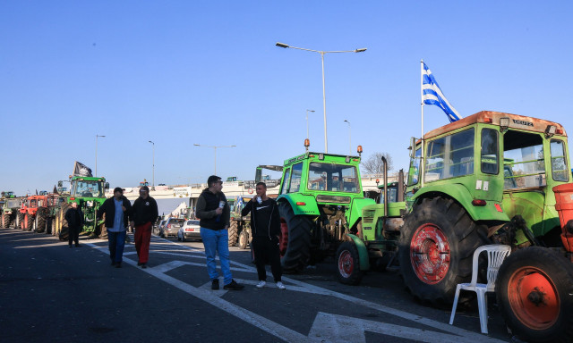 Συνεχίζονται και σήμερα οι πολύωροι αποκλεισμοί στα τελωνεία Ευζώνων - Προμαχώνα - Εξοχής και Νίκης