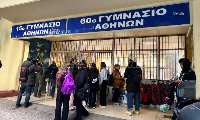 Κυψέλη: Μαθητές κλείδωσαν μέσα τους διευθυντές του σχολείου στο οποίο η 16χρονη μαχαίρωσε 14χρονη
