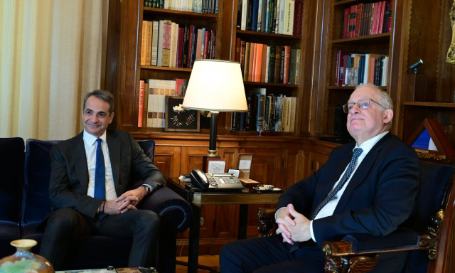 Μητσοτάκης σε Τασούλα: «Πιστεύω ότι αγρότες θα απομακρυνθούν σύντομα από τα μπλόκα»