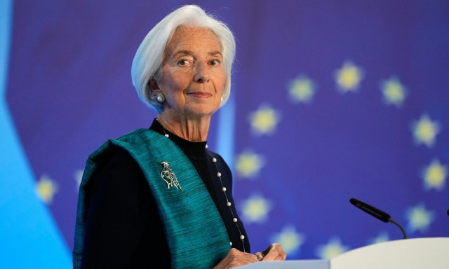 Αμετάβλητα τα επιτόκια στο 2% - Τι προέβλεψε για πληθωρισμό, ανάπτυξη, εμπόριο το 2026 η Λαγκάρντ