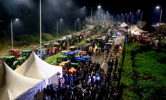 Αγρότες: Κλιμακώνουν τις κινητοποιήσεις στα μπλόκα μέχρι 22 Δεκεμβρίου