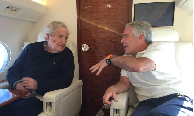 ΗΠΑ: Νέες φωτογραφίες του Έπσταϊν δημοσίευσαν οι Δημοκρατικοί - Μήνυμα με «τιμολόγηση» κοριτσιών