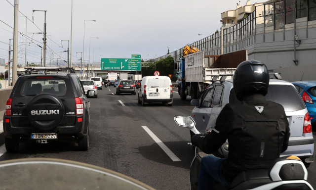 Τροχαίο στην Αττική Οδό - Καθυστερήσεις στο ρεύμα προς Ελευσίνα