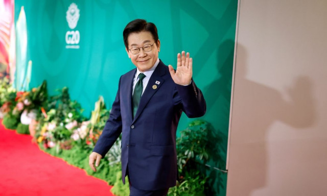 Νότια Κορέα: Ο πρόεδρος θέλει να «θεραπεύσει» τη... φαλάκρα