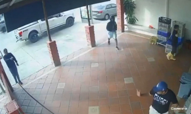 Ισημερινός: Η στιγμή της εκτέλεσης του ποδοσφαιριστή Μάριο Πινέιδα - Σκληρό βίντεο