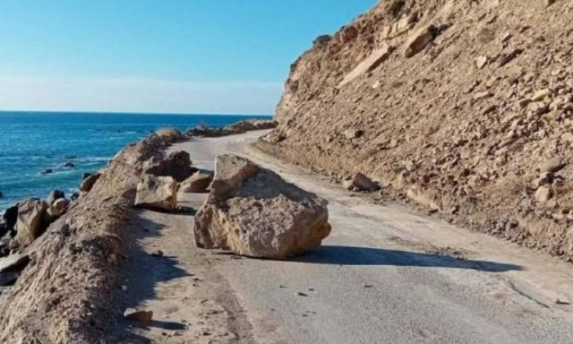 Κρήτη: Βράχος- «φονιάς» έπεσε σε δρόμο – Η τύχη απέτρεψε τραγωδία!