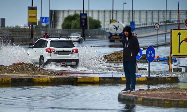 Μεγάλη καταιγίδα «χτυπά» ξανά τα Εμιράτα – Πλημμύρες σε Ντουμπάι και Άμπου Ντάμπι