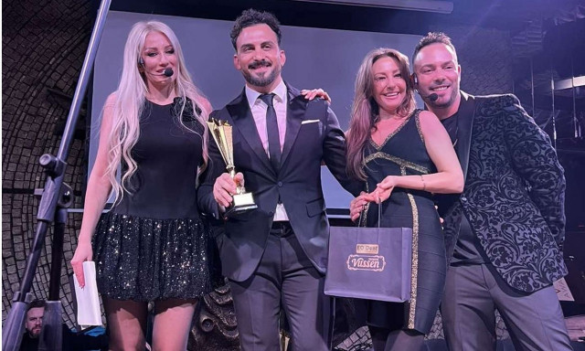 Ο Έλληνας τραγουδιστής που «σαρώνει» τα βραβεία στο εξωτερικό!