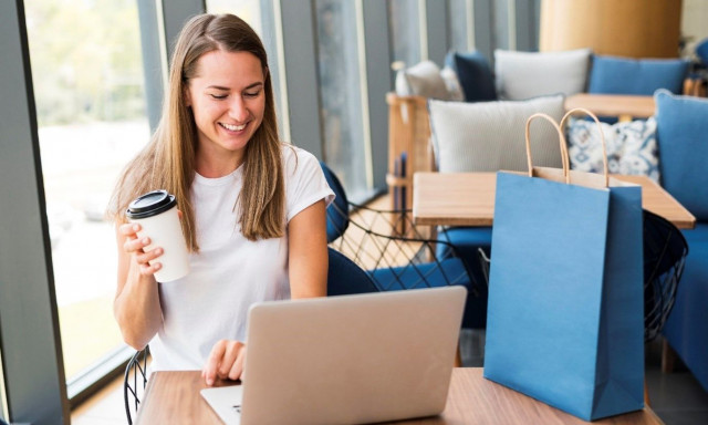 Γιορτινό shopping online: Tips για να το χαρείς με ασφάλεια