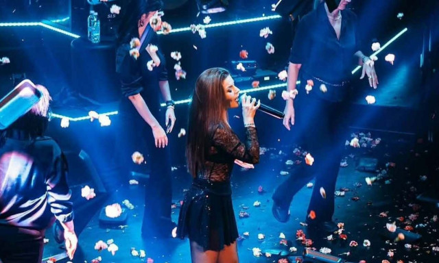 Όλα τα… λεφτά λουλούδια για τη Ρούλα Παπαθανασίου