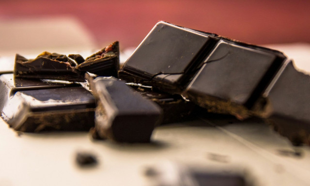 Μαύρη σοκολάτα: Πώς βοηθά στην επιβράδυνση της γήρανσης - Τι απαντούν οι επιστήμονες