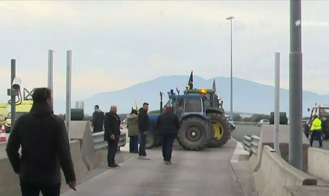 Καρδίτσα: Άνοιχτα τα διόδια για την διέλευση ΙΧ - Συνεχίζονται οι κινητοποιήσεις