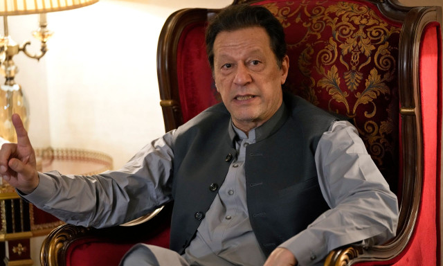 Πακιστάν: Σε κάθειρξη 17 ετών καταδικάστηκαν ο πρώην πρωθυπουργός Ίμραν Χαν και η σύζυγός του