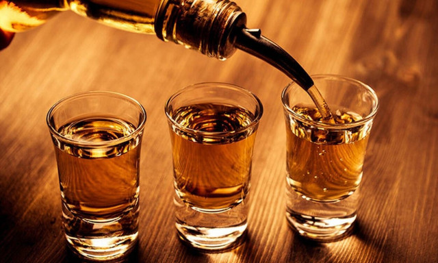 «Νυχτερινός Ποιμήν»: Η ΕΛ.ΑΣ. εντόπισε ανήλικους που έπιναν αλκοόλ - Συνελήφθη ο υπεύθυνος