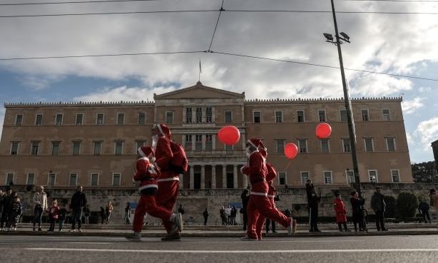 Κυκλοφοριακές ρυθμίσεις στο κέντρο της Αθήνας για το «Athens Santa Run 2025»