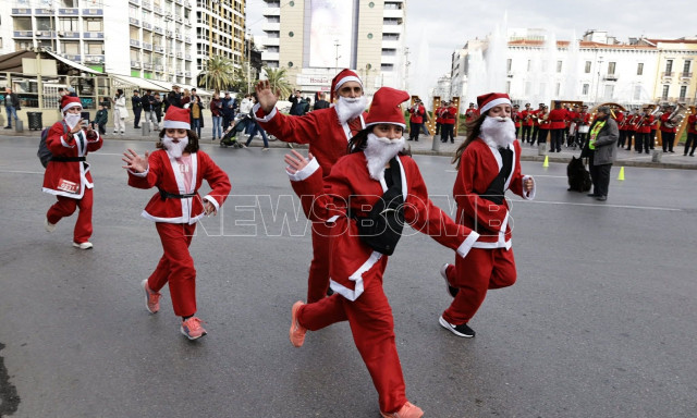Χιλιάδες Άγιοι Βασίληδες στους δρόμους της Αθήνας για το Santa Run 2025