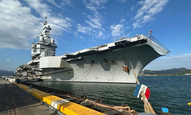 Μακρόν: Νέας γενιάς αεροπλανοφόρο θα αντικαταστήσει το «Charles-de-Gaulle»