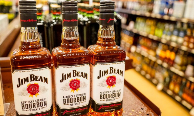 Τίτλοι τέλους για το Jim Beam: Σταματά για έναν χρόνο η παραγωγή του διάσημου μπέρμπον