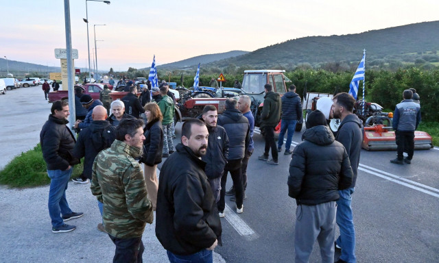 Αγρότες: Παραμένουν τα μπλόκα στη Δυτική Μακεδονία - Σε 24ωρο αποκλεισμό η Μπάρα Σιάτιστας