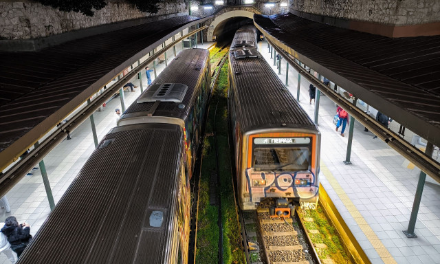 Χωρίς τις αισθήσεις του ανασύρθηκε ο άνδρας που έπεσε στις ράγες του Ηλεκτρικού στα Κάτω Πατήσια