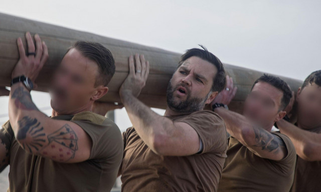 Ο «σκληρός» Τζέι Ντι Βανς σε προπόνηση καταδρομέων - Φωτογραφίες