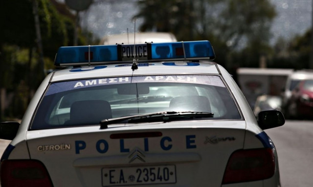 Σύλληψη 65χρονης στο Κολωνάκι που πουλούσε είδη «μαϊμού»