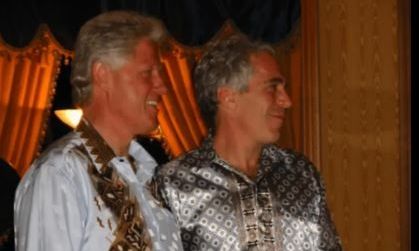 Αρχεία Έπσταϊν: Ο Τραμπ υπερασπίστηκε τον Μπιλ Κλίντον - «Ήταν καλός μαζί μου, τον σέβομαι»