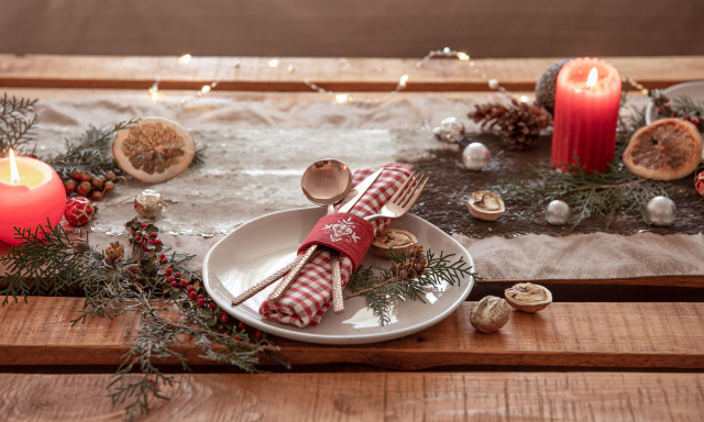 Γιορτινό τραπέζι: Ιδέες για τη δημιουργία της πιο μαγικής ατμόσφαιρας