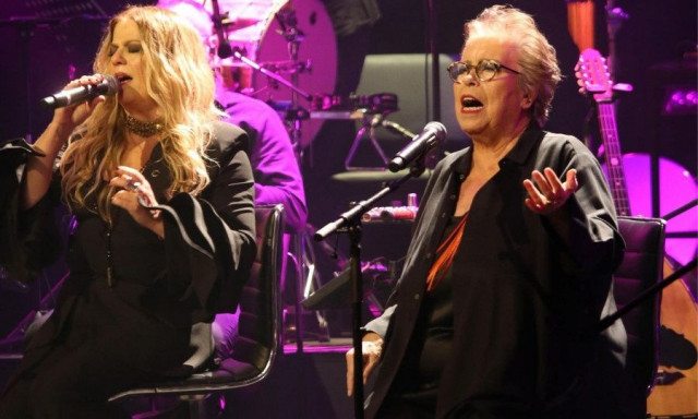 Λαμπερή πρεμιέρα: Δ. Γαλάνη - Ε. Τσαλιγοπούλου - Εστουδιαντίνα Νέας Ιώνιας Βόλου