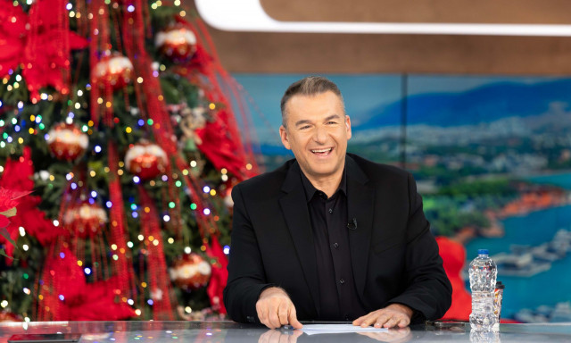 Χριστούγεννα στη συχνότητα της TV – Σπέσιαλ εκπομπές και παρουσιαστές στις επάλξεις