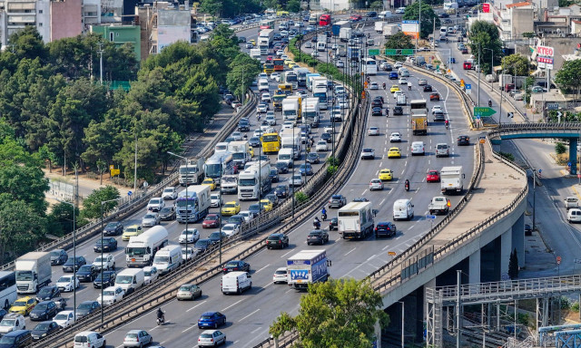 Κίνηση στους δρόμους: Καθυστερήσεις 25 λεπτών στην Αττική οδό, προβλήματα σε Κηφισό