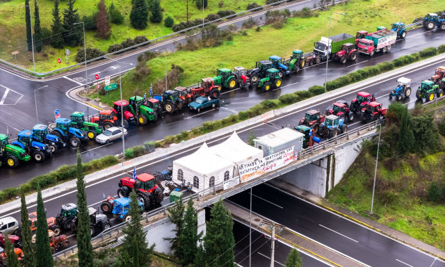 Αγρότες: «Ανακωχή» στα μπλόκα για τις γιορτές - Οι ανοιχτοί δρόμοι και οι εκτροπές της Τροχαίας
