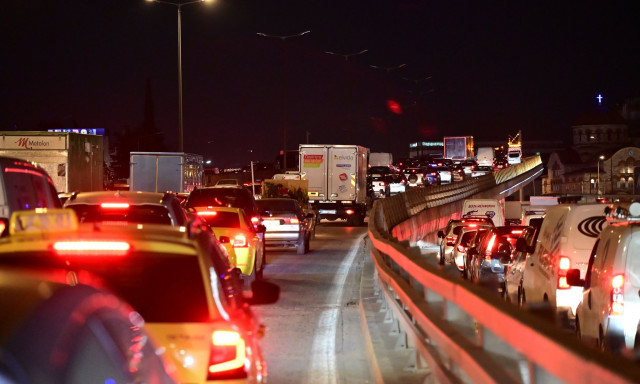 Άνοιξε η Εθνική Οδός στη Ριτσώνα προς Θήβα και Κάστρο Βοιωτίας μετά το χάος με τις ουρές χιλιομέτρων - Ψάχνουν ιδιοκτήτες τρακτέρ για να τα μετακινήσουν