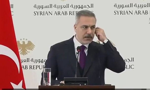 Συρία: Η στιγμή που η συνέντευξη του Φιντάν τερματίστηκε ξαφνικά πριν ολοκληρωθεί - Βίντεο