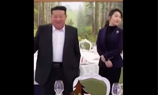 Βόρεια Κορέα: Ο Κιμ Γιονγκ Ουν εγκαινιάζει ξενοδοχεία με την κόρη του