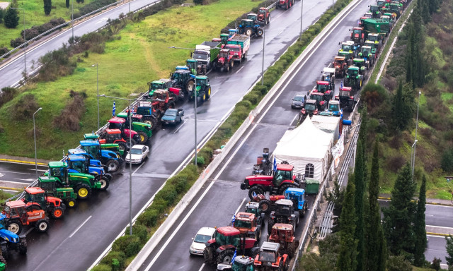 Μπλόκα αγροτών: Ομαλοποιείται η κατάσταση στις εθνικές οδούς - «Διευθετήθηκαν τα τρακτέρ στη Νίκαια», λέει εκπρόσωπος των αγροτών στο Newsbomb