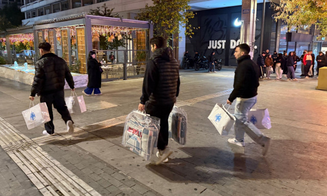 Αρχιεπισκοπή Αθηνών: Φοιτητές ΑΕΙ μοίρασαν δέματα αγάπης σε αστέγους
