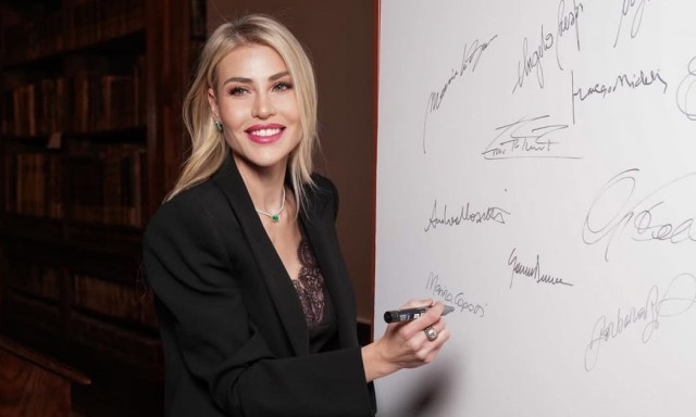 Μπάρμπαρα Μπερλουσκόνι: Μιλά για τη ζωή της - Θυμάμαι το καλοκαίρι στην παραλία