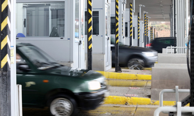 Ανατροπή οχήματος μετά τα διόδια Αφιδνών - Καθυστερήσεις στη Νέα Εθνική Οδό Αθηνών-Λαμίας