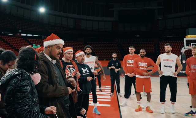 Ξεχωριστά κάλαντα για την ομάδα μπάσκετ του Ολυμπιακού
