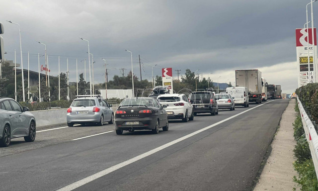 Μπλόκα αγροτών: Αυξημένη η κίνηση στη Ριτσώνα λόγω της εκτροπής των φορτηγών