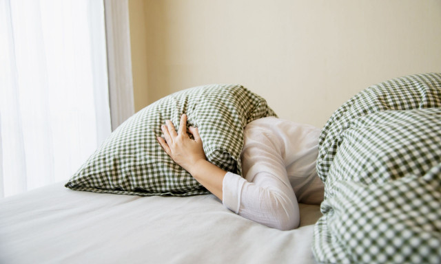 Τα 10 χειρότερα λάθη στον ύπνο: Καφεΐνη, αλκοόλ και άγχος δεν σας αφήνουν να κλείσετε μάτι