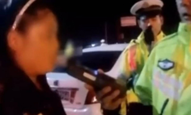 Αλκοτέστ και όρια οδήγησης: Πόσα ποτά φέρνουν πρόστιμο - Μπύρα, κρασί ή ουίσκι, βότκα;