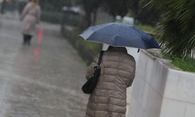 Διακοπή κυκλοφορίας στην Πειραιώς λόγω συσσώρευσης υδάτων