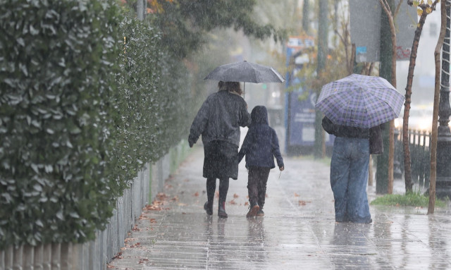 Καιρός: Με βροχές και πτώση της θερμοκρασίας το επόμενο 48ωρο - Πώς θα ρίξει «αυλαία» το 2025