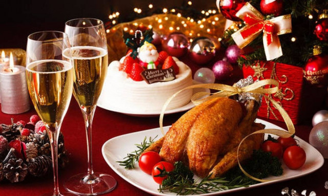 Χριστούγεννα: Ρεβεγιόν πολυτελείας με μενού υψηλής γαστρονομίας για «παχυλά» πορτοφόλια