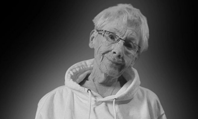 Πέθανε η EpicGamerGrandma σε ηλικία 78 ετών - Ήταν γνωστή στο TikTok ως «η γιαγιά που βήχει»