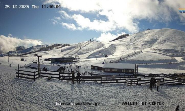 Στα λευκά «ντύθηκαν» χιονοδρομικά κέντρα και ορεινά χωριά - Βίντεο, φωτογραφίες