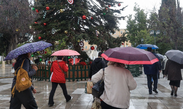 Καιρός: Βροχερά τα Χριστούγεννα – Πού θα είναι έντονα τα φαινόμενα και πότε θα εξασθενήσουν